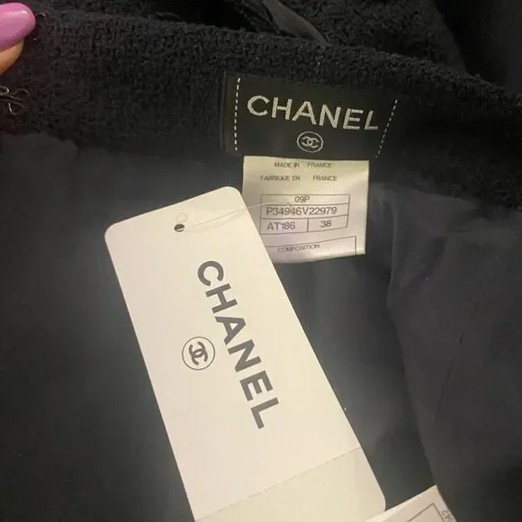 NWT Chanel skirt suit, size 38(S) - Picture 14 of 16